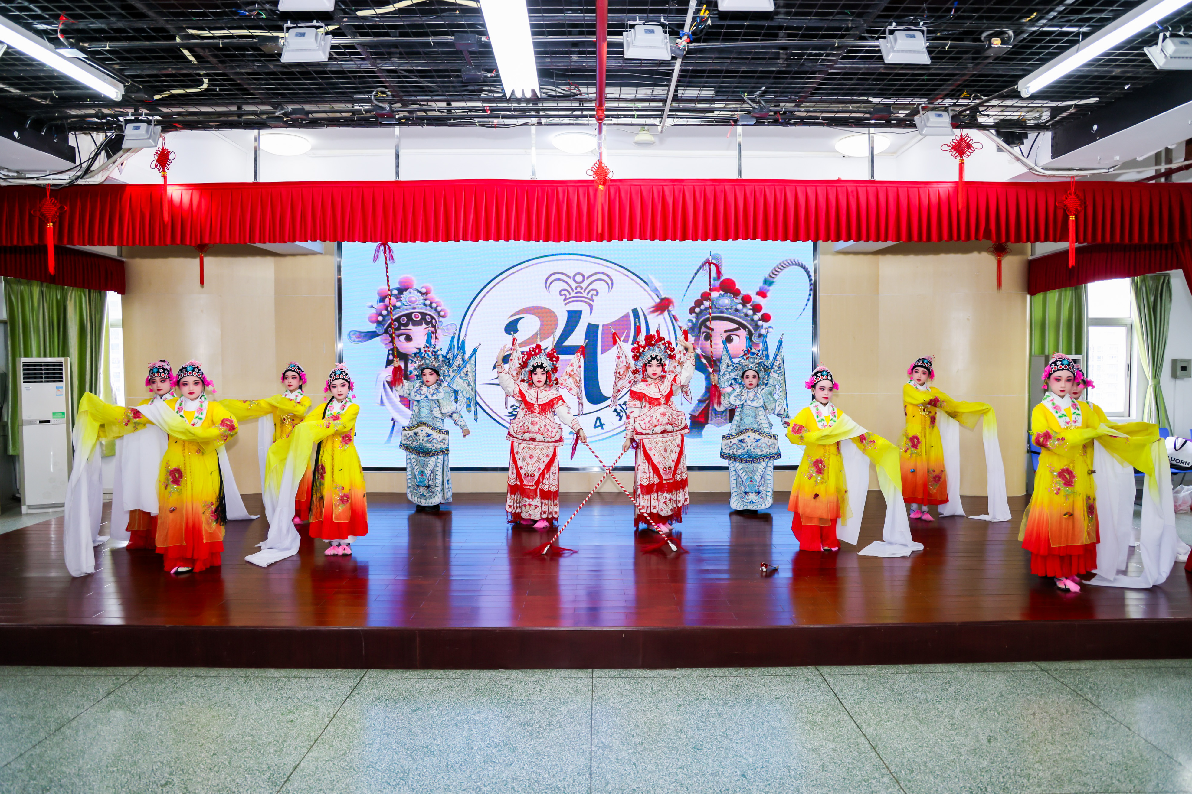 7.4-0712-MEP结营典礼粤剧.jpg